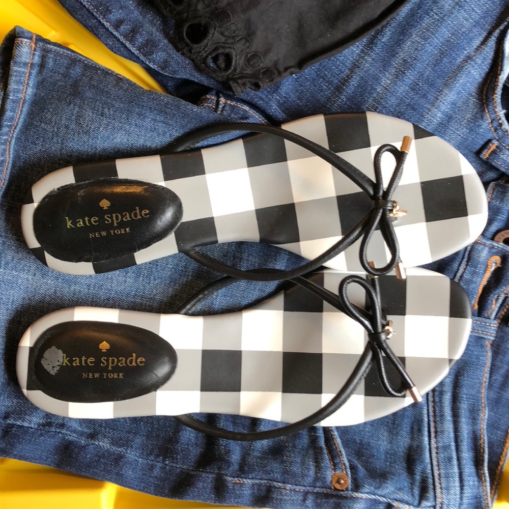 KATE SPADE ♠️ NEW YORK CHECKERS SANDALS 🌺🌸.